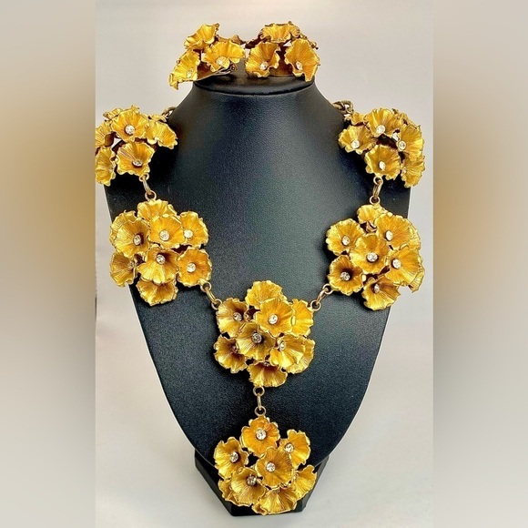 VINTAGE Henkel & Grossé (unsigned) Mid Century Floral Necklace & Clip Earrings - Picture 2 of 16